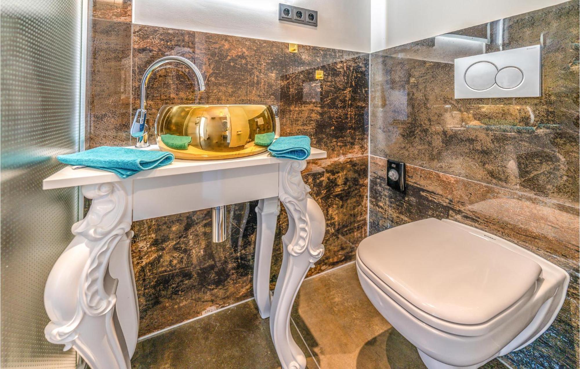 Stunning Apartment In Mettmann With Wifi Exterior photo